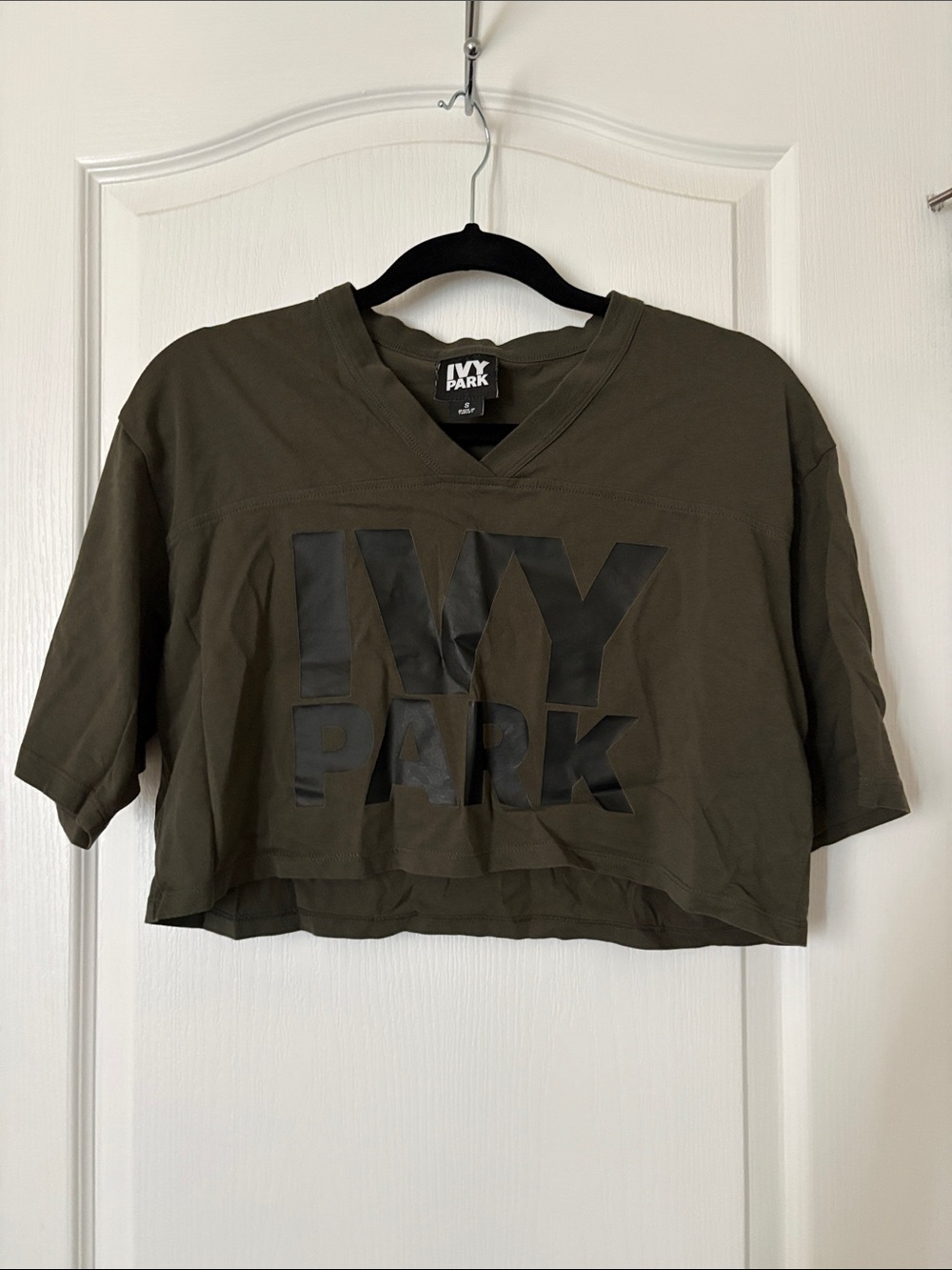 IVY PARK Olive Green Cropped Logo Tee